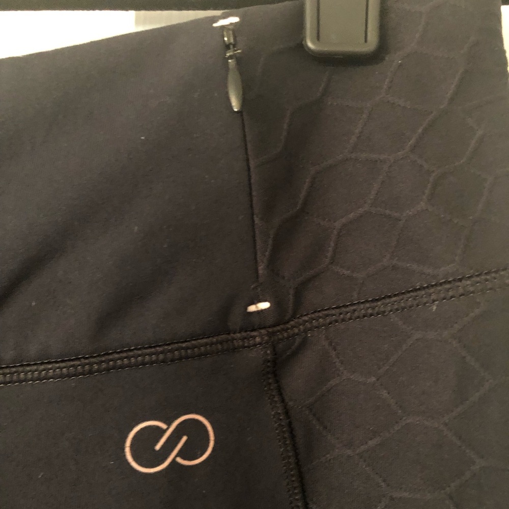 Calia by Carrie Underwood Capri workout leggings